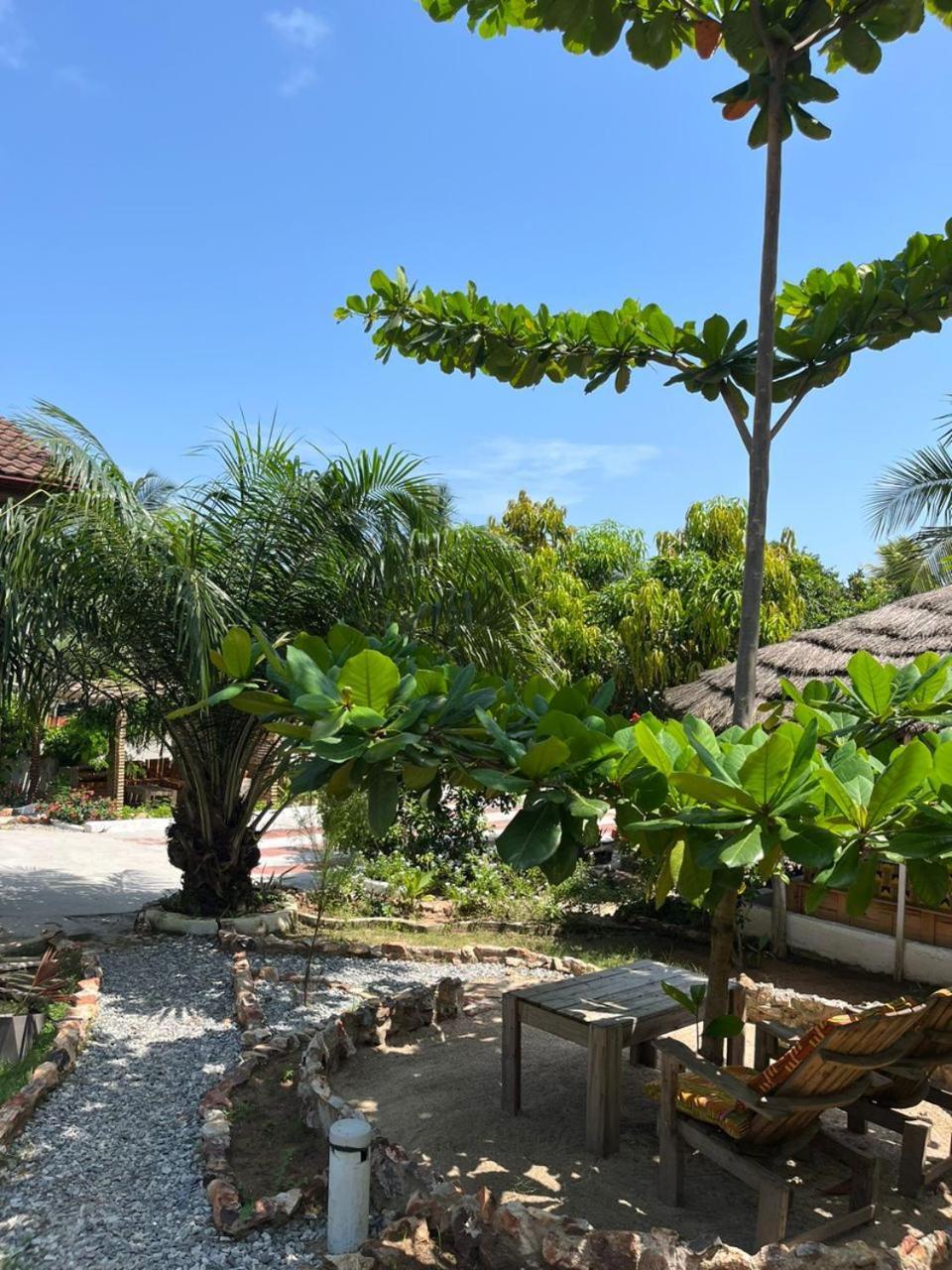 African Treasure Beach Resort Kokrobite Buitenkant foto