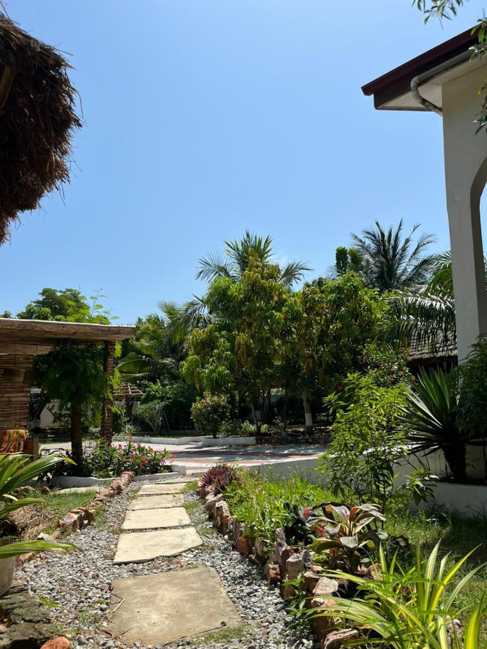 African Treasure Beach Resort Kokrobite Buitenkant foto