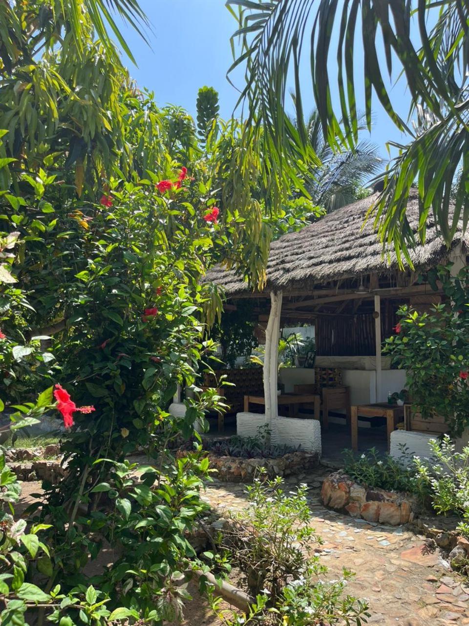 African Treasure Beach Resort Kokrobite Buitenkant foto